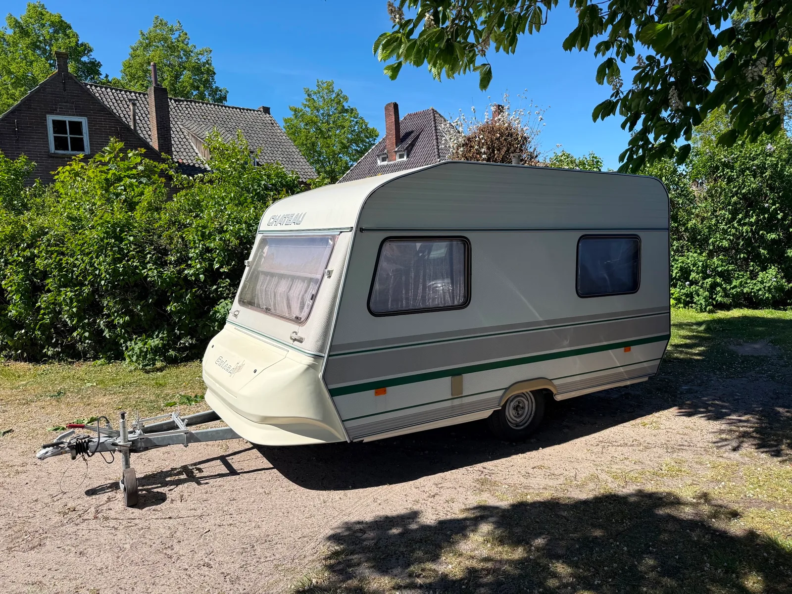 Chateau 380 (1992) — foto 1