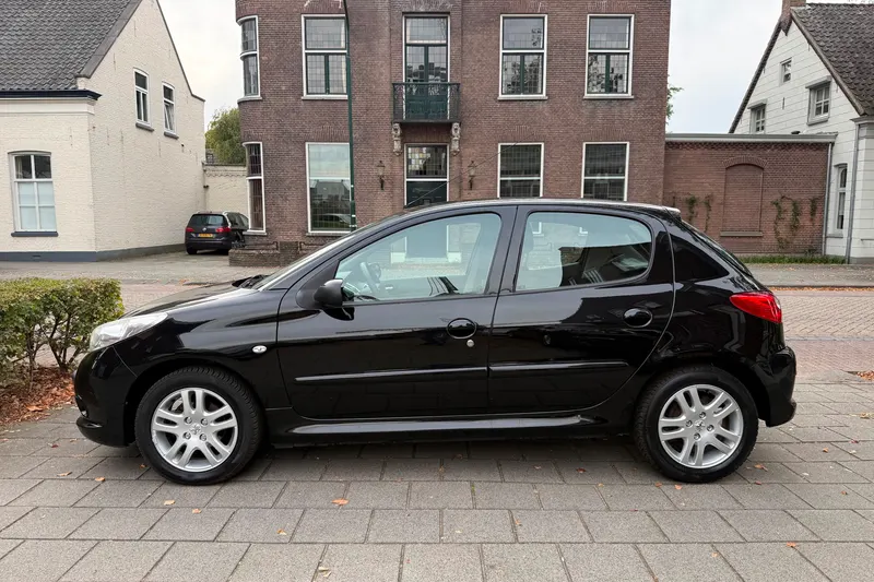 Peugeot 206+ (2010)