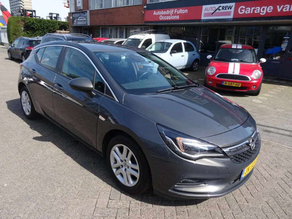 Opel Astra (2016) — foto 1