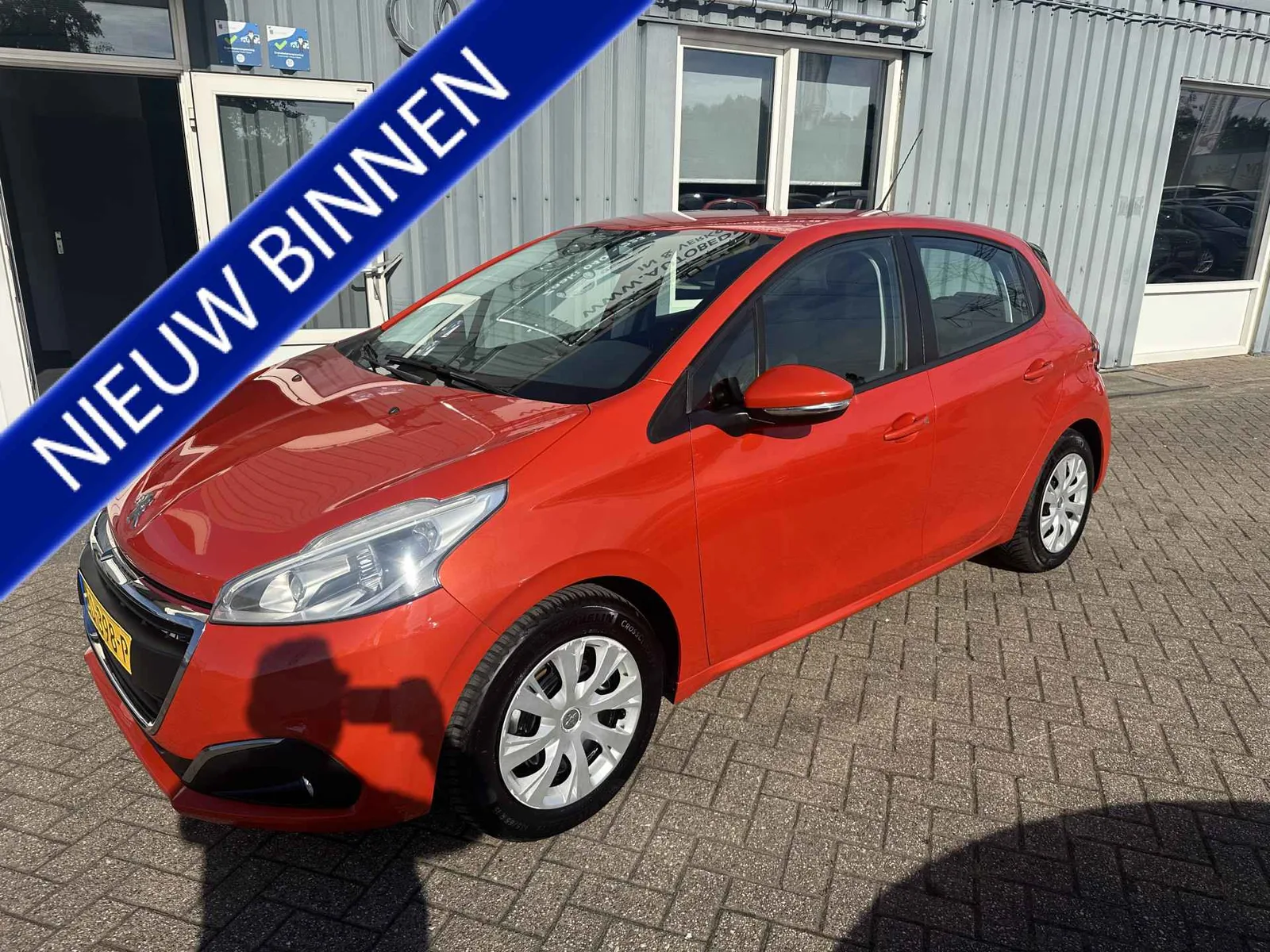 Peugeot 208 (2016) — foto 1