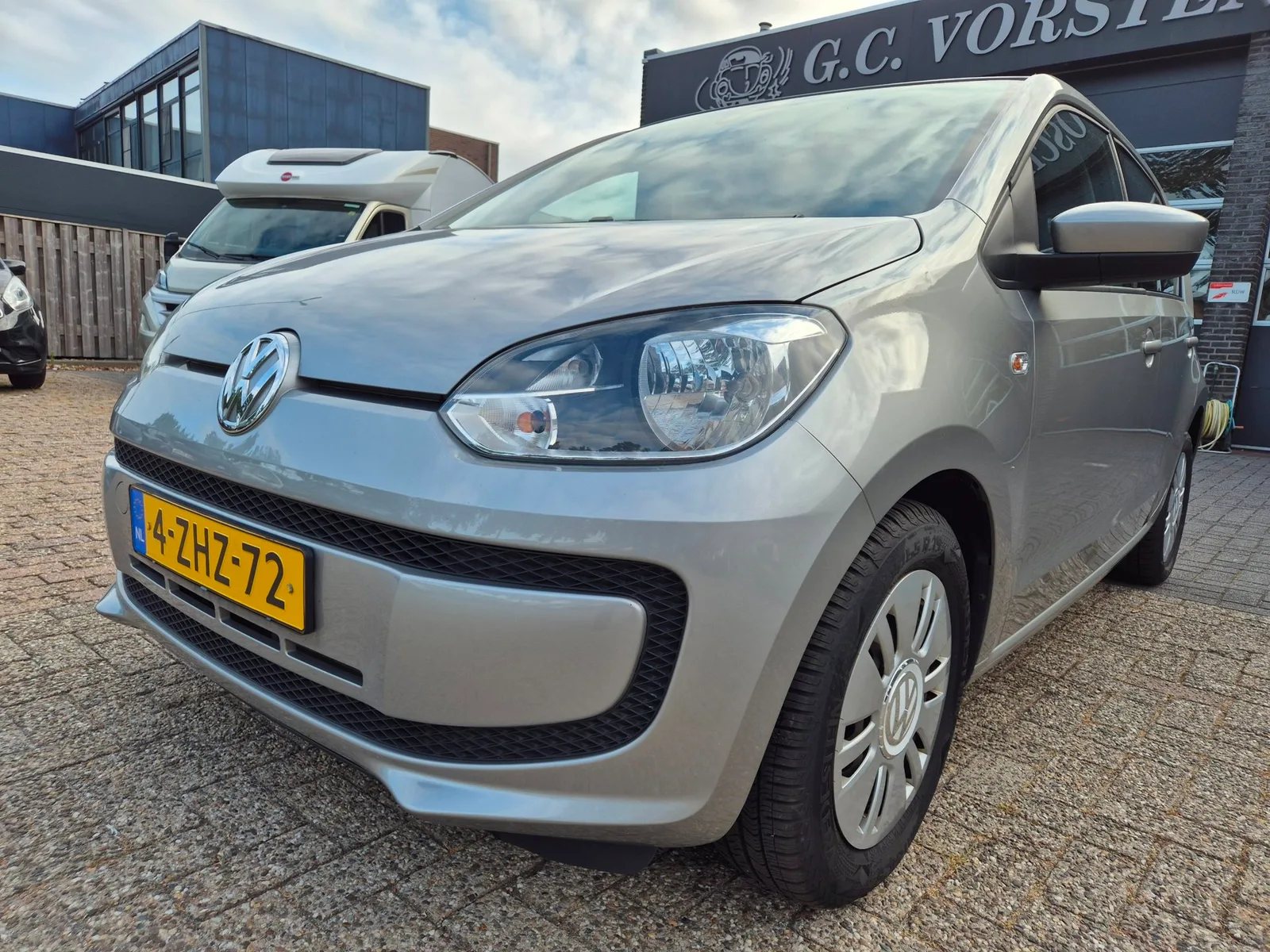 Volkswagen Up! (2015) — foto 1