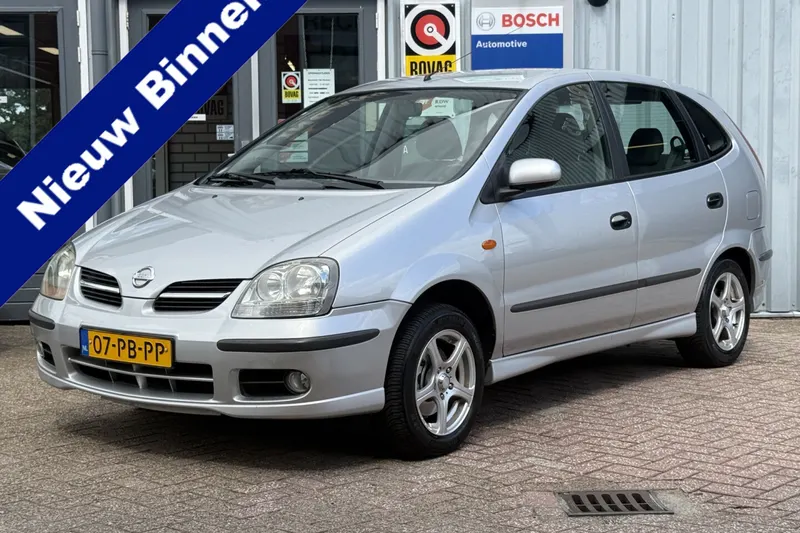 Nissan Almera (2004)