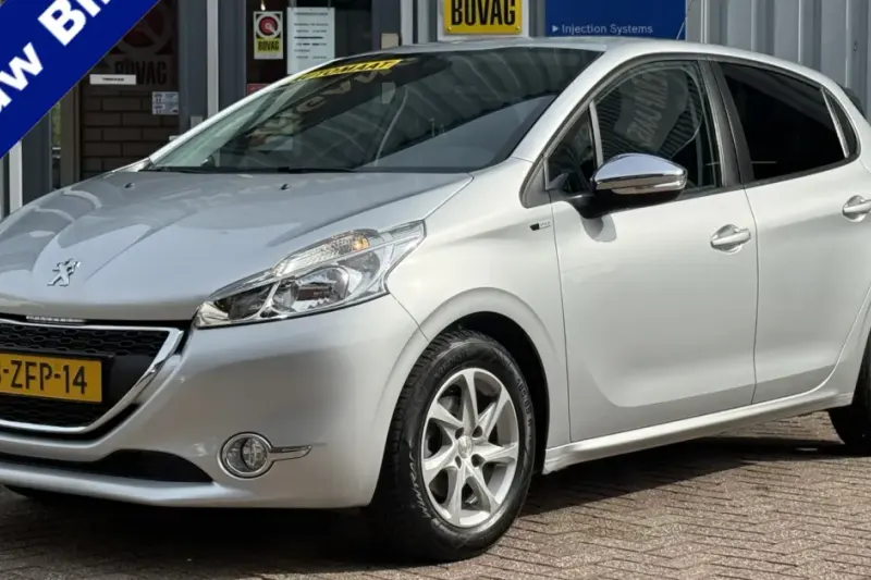 Peugeot 208 (2015)
