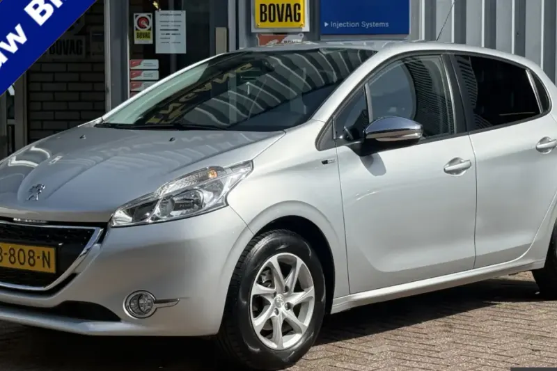 Peugeot 208 (2015)