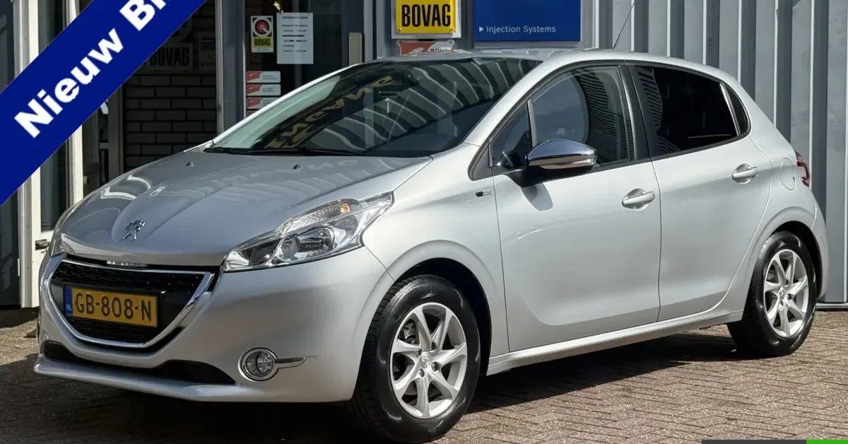 Peugeot 208 (2015) — foto 1
