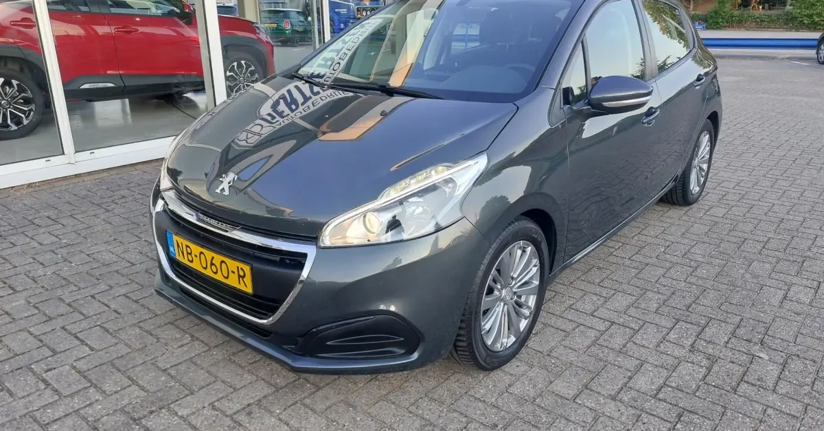 Peugeot 208 (2017) — foto 1