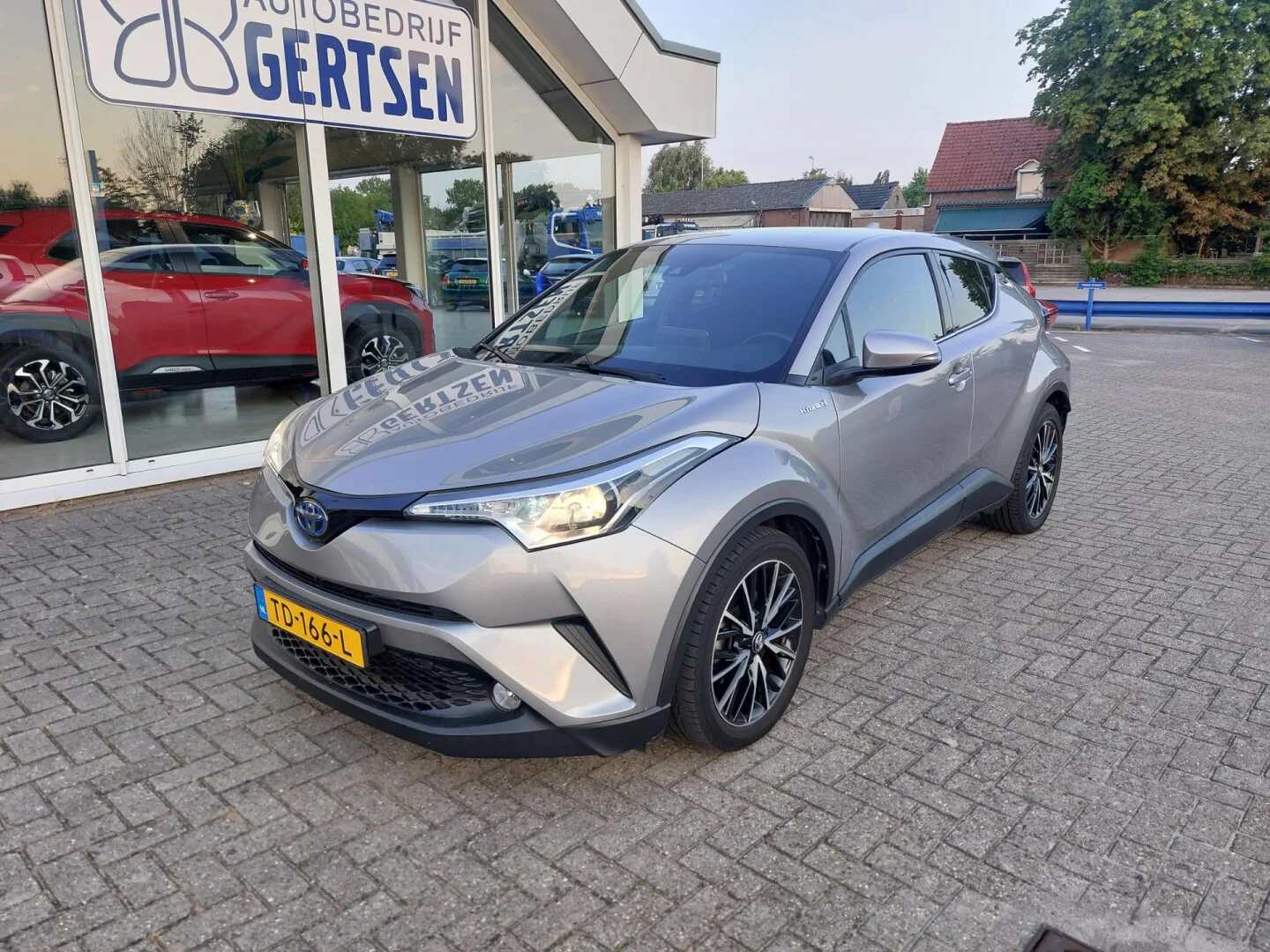 Toyota C-HR (2018) — foto 1