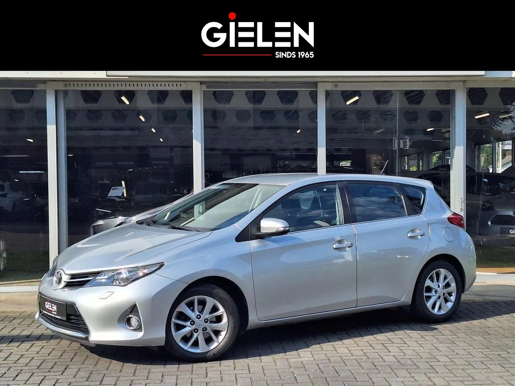 Toyota Auris (2015) — foto 1
