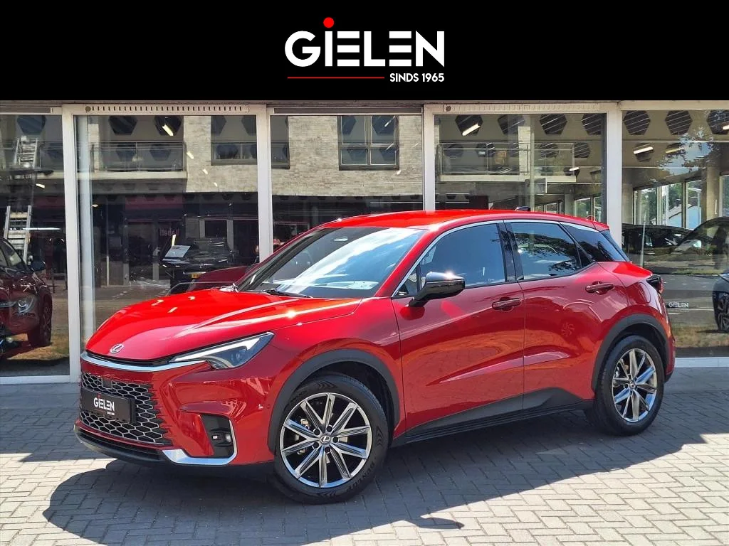 Lexus LBX (2024) — foto 1