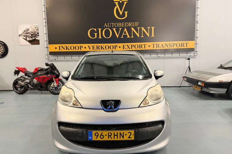 Peugeot 107 (2006)