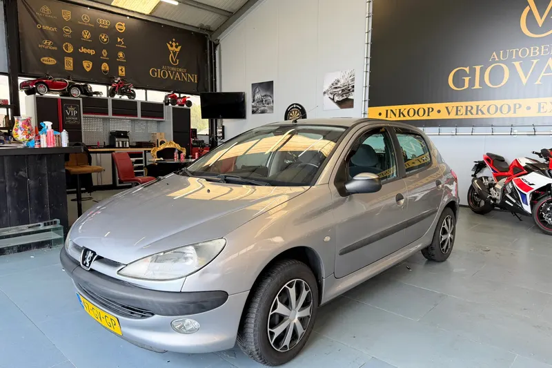Peugeot 206 (2001)