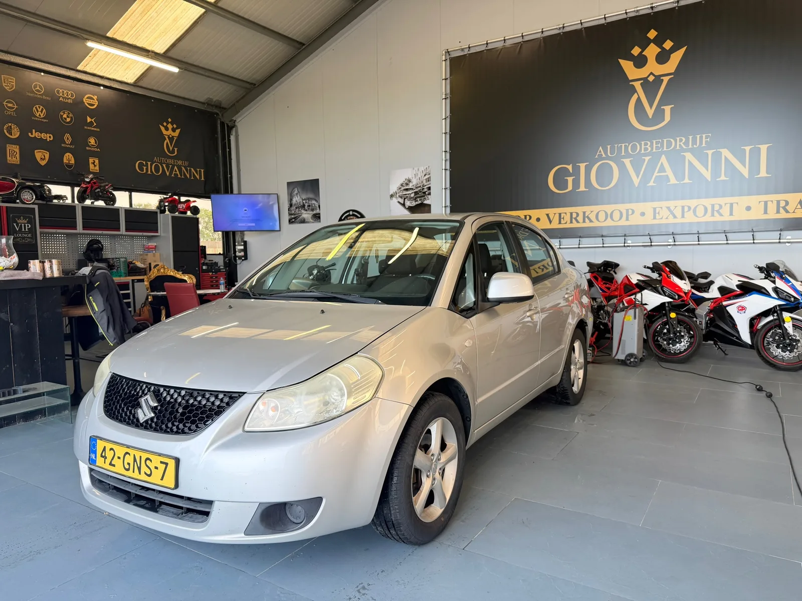 Suzuki SX4 (2008) — foto 1
