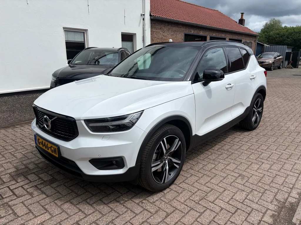 Volvo XC40 (2019) — foto 1