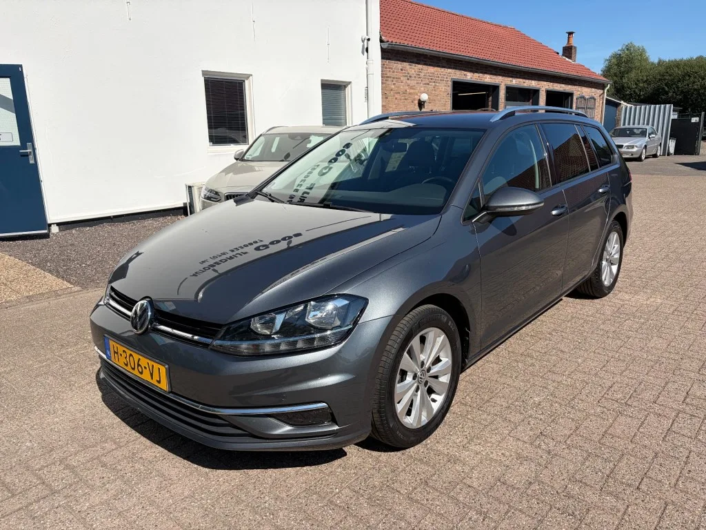 Volkswagen Golf (2020) — foto 1