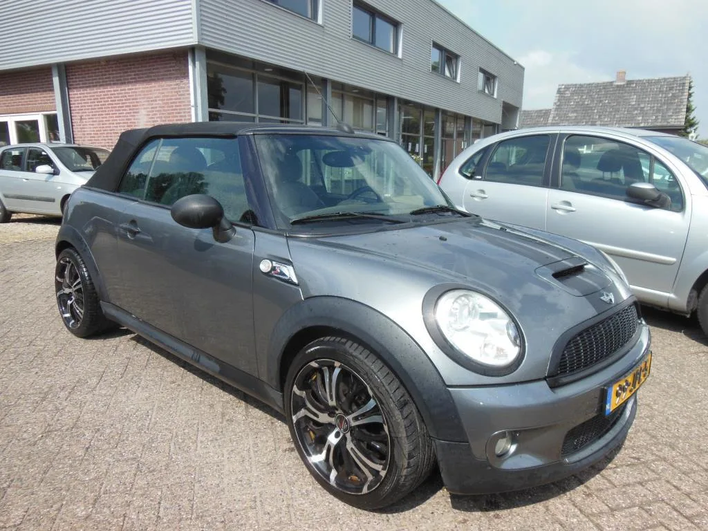 MINI Cabrio (2009) — foto 1