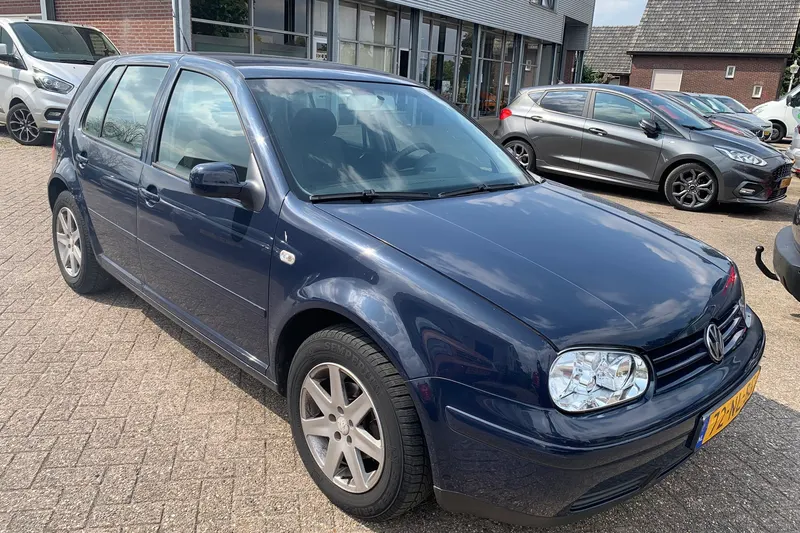 Volkswagen Golf (2003)