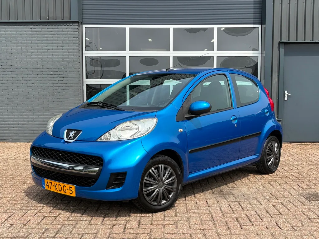Peugeot 107 (2009) — foto 1