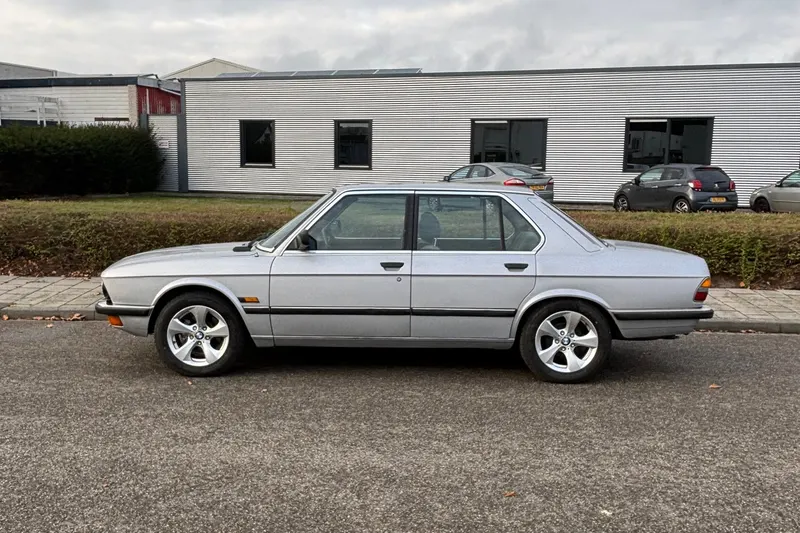 BMW 5-Serie (1984)