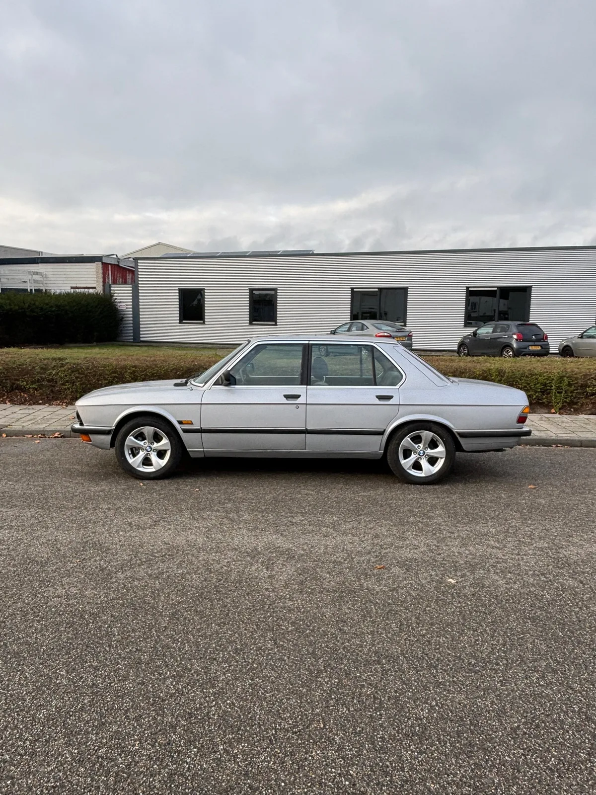 BMW 5-Serie (1984) — foto 1
