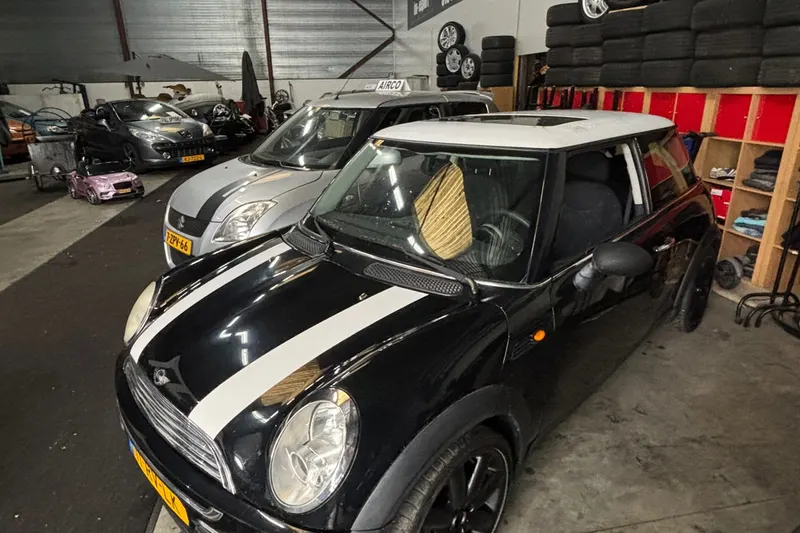 MINI One (2005)