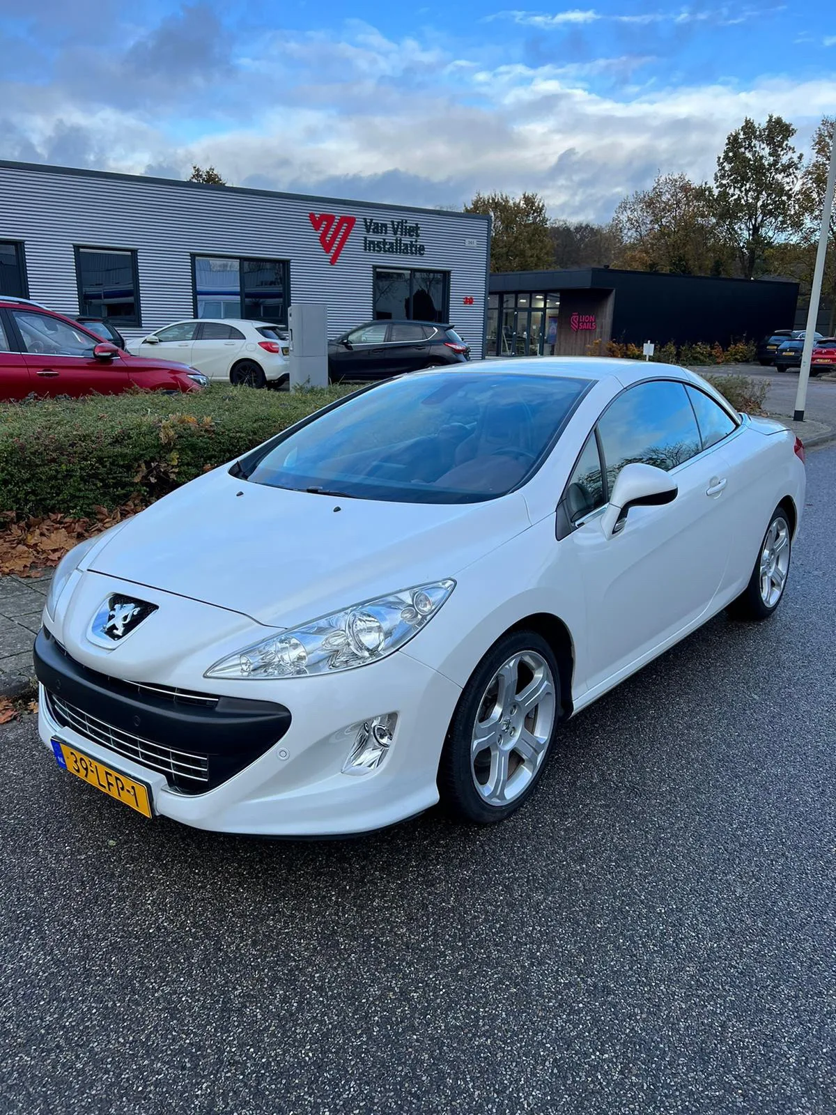 Peugeot 308 (2010) — foto 1