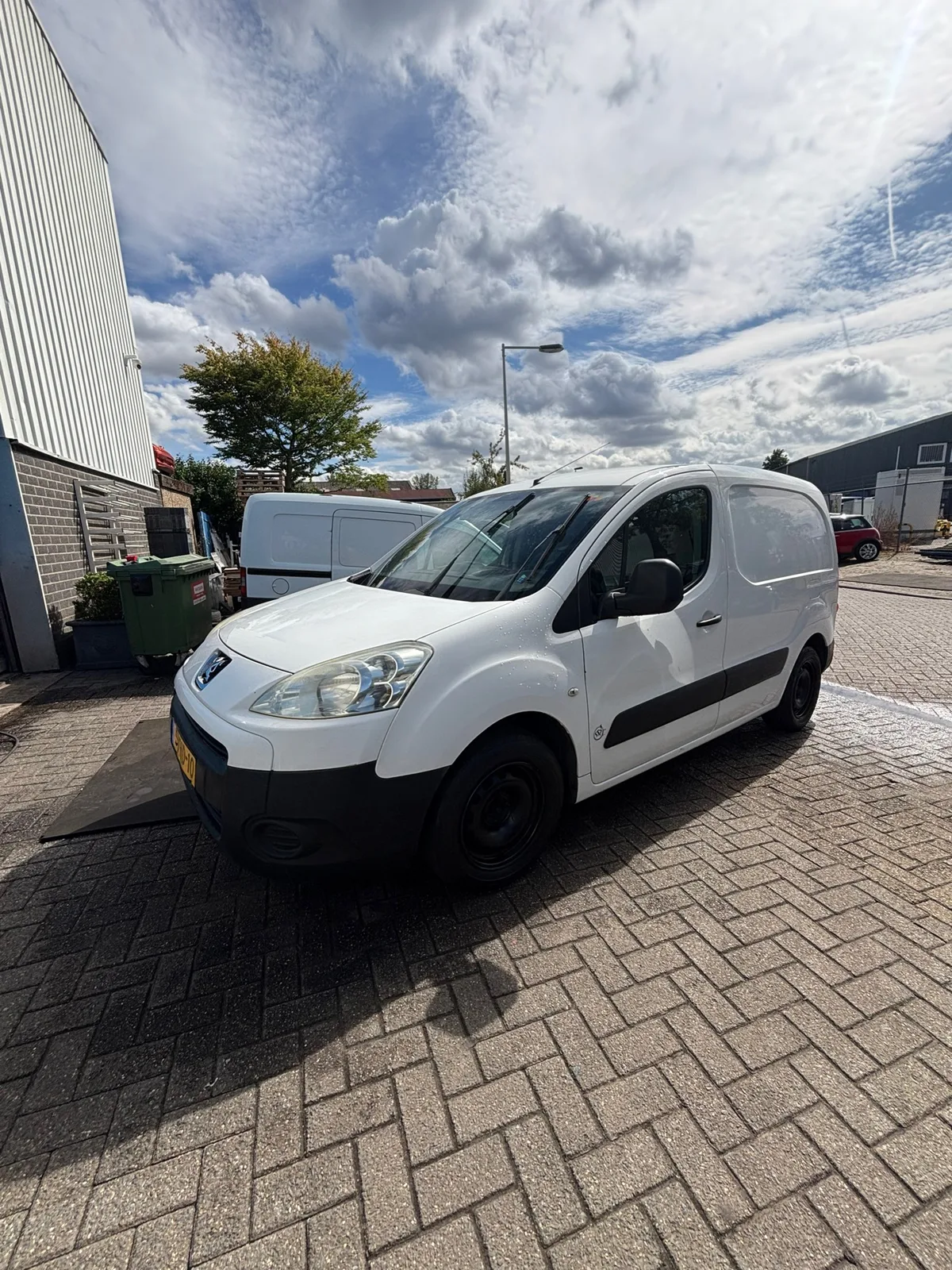 Peugeot Partner (2010) — foto 1