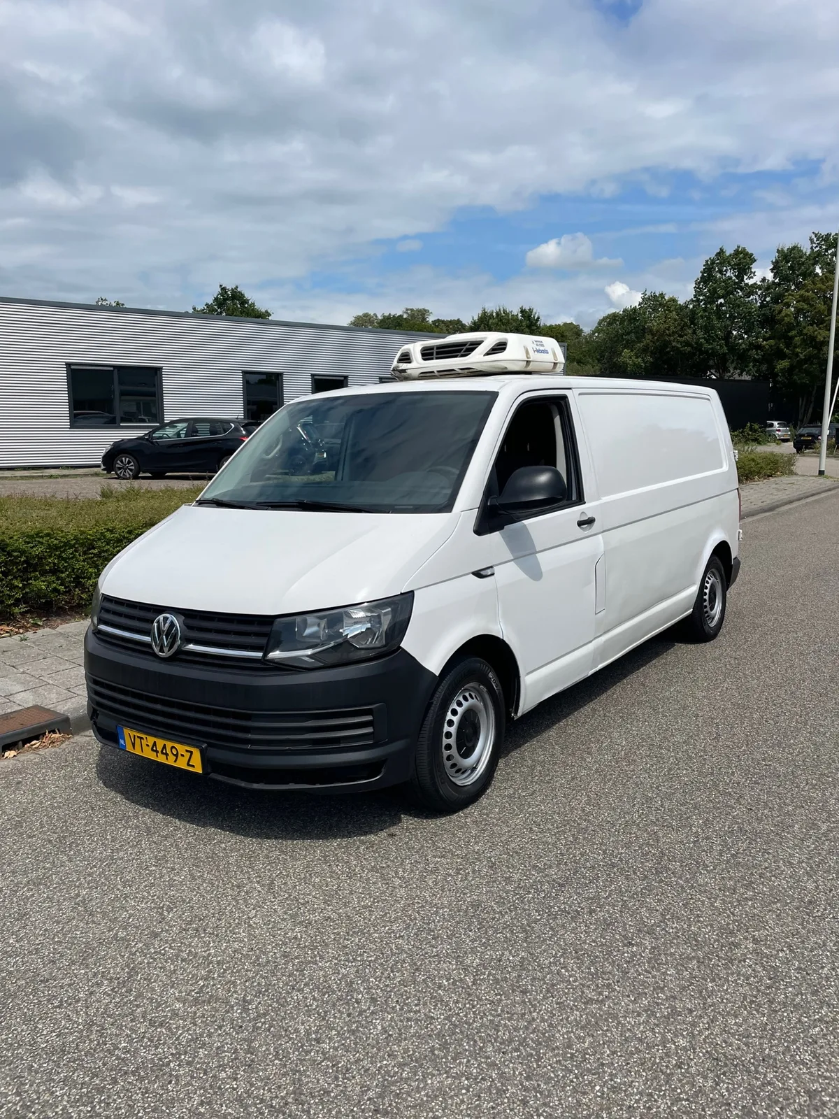 Volkswagen Transporter (2016) — foto 1