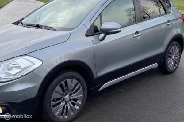 Suzuki SX4 (2013) — foto 1