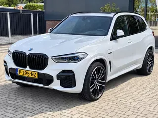BMW X5 (2021) — foto 1