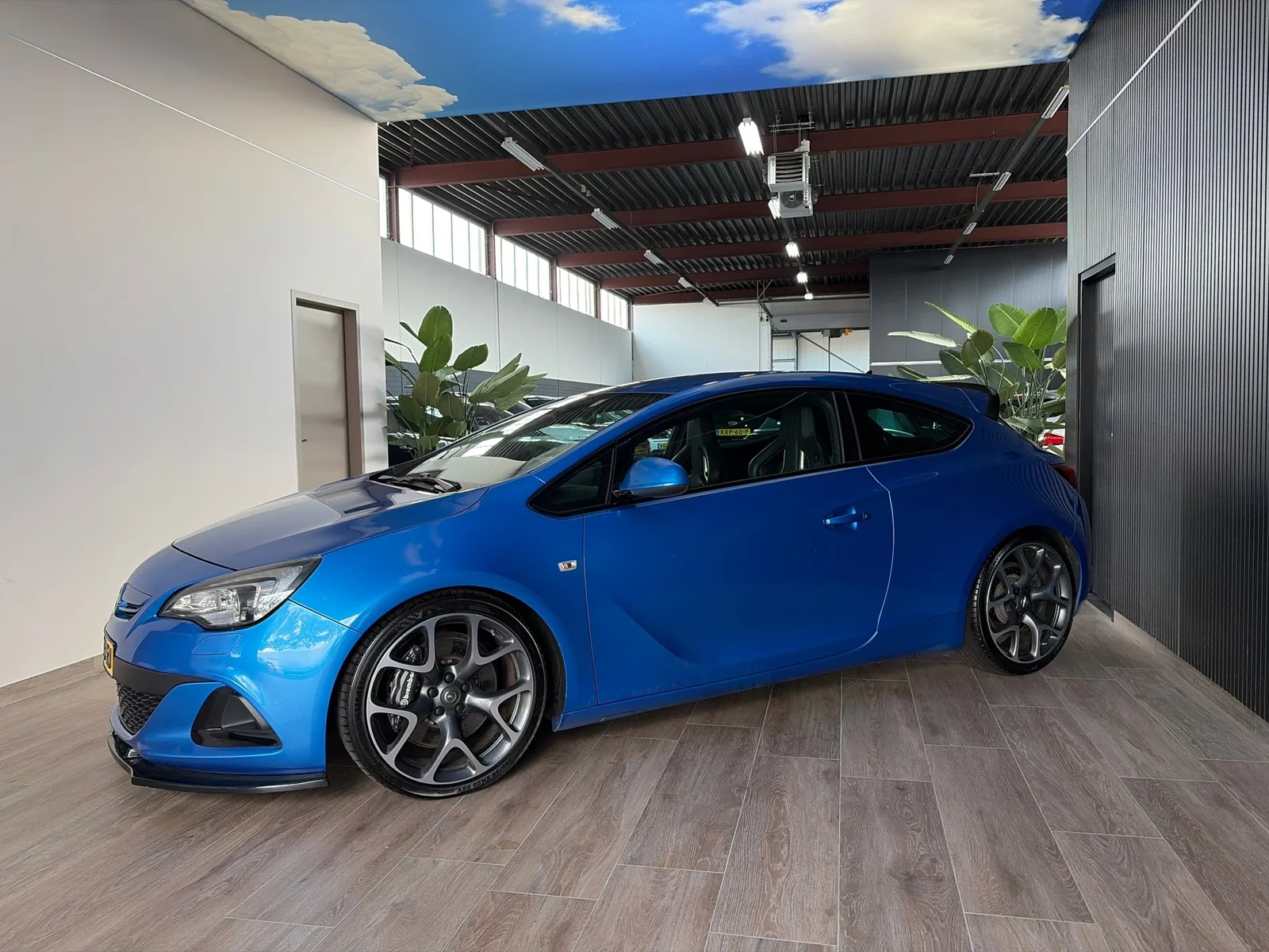 Opel Astra GTC (2013) — foto 1