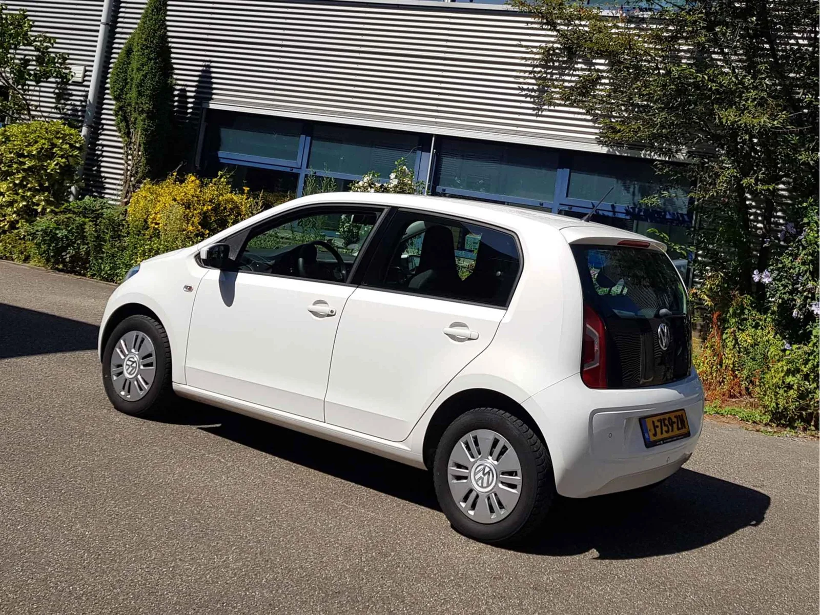 Volkswagen Up! (2014) — foto 1