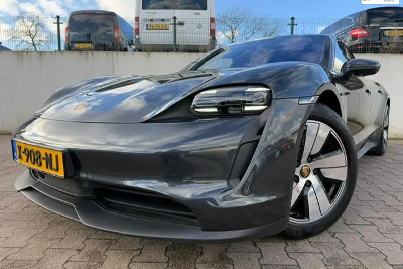 Porsche Taycan (2022)