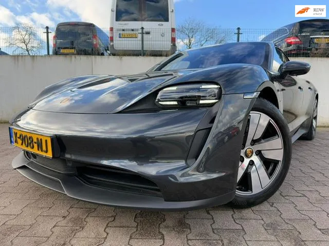 Porsche Taycan (2022) — foto 1