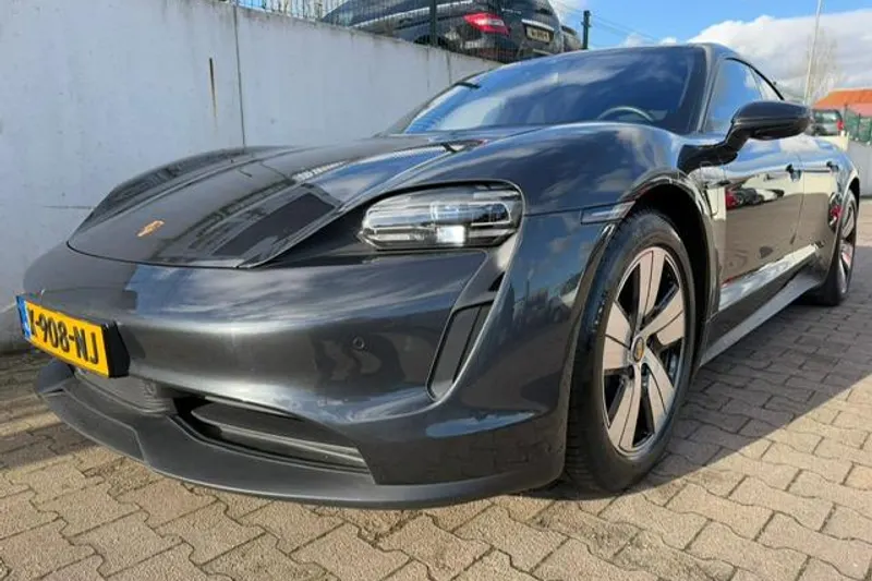 Porsche Taycan (2022)