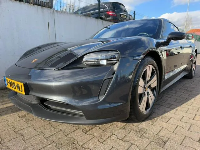 Porsche Taycan (2022) — foto 1