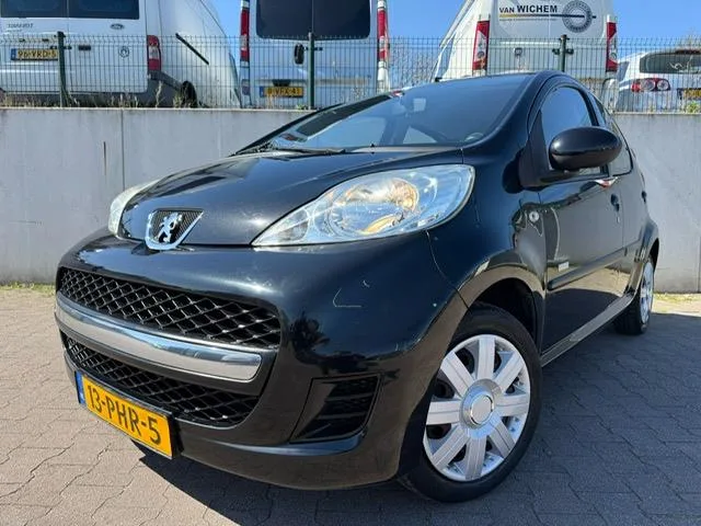 Peugeot 107 (2011) — foto 1