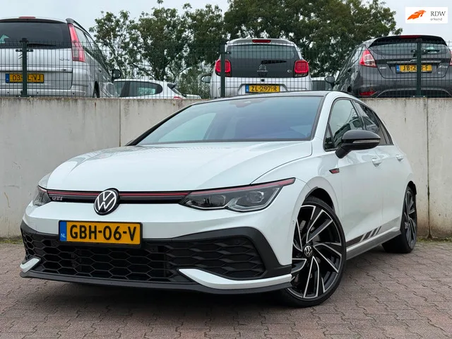 Volkswagen Golf (2021) — foto 1