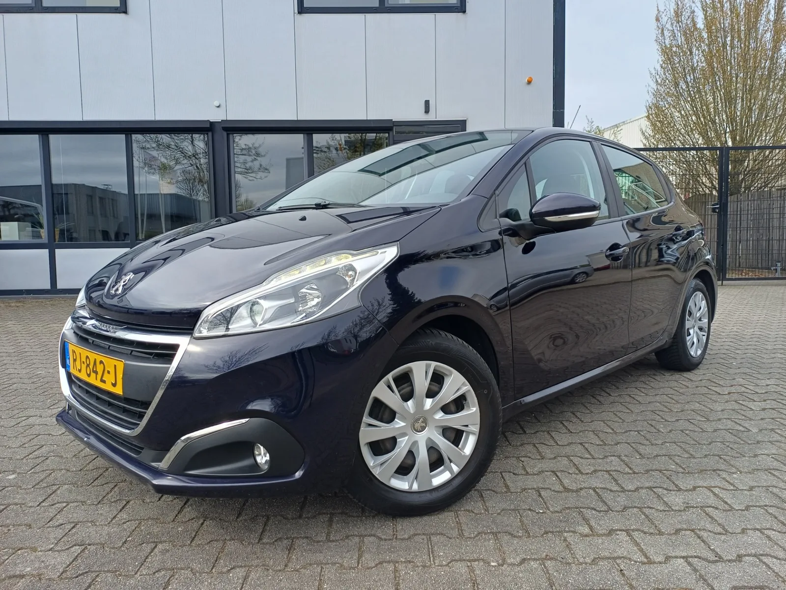Peugeot 208 (2017) — foto 1
