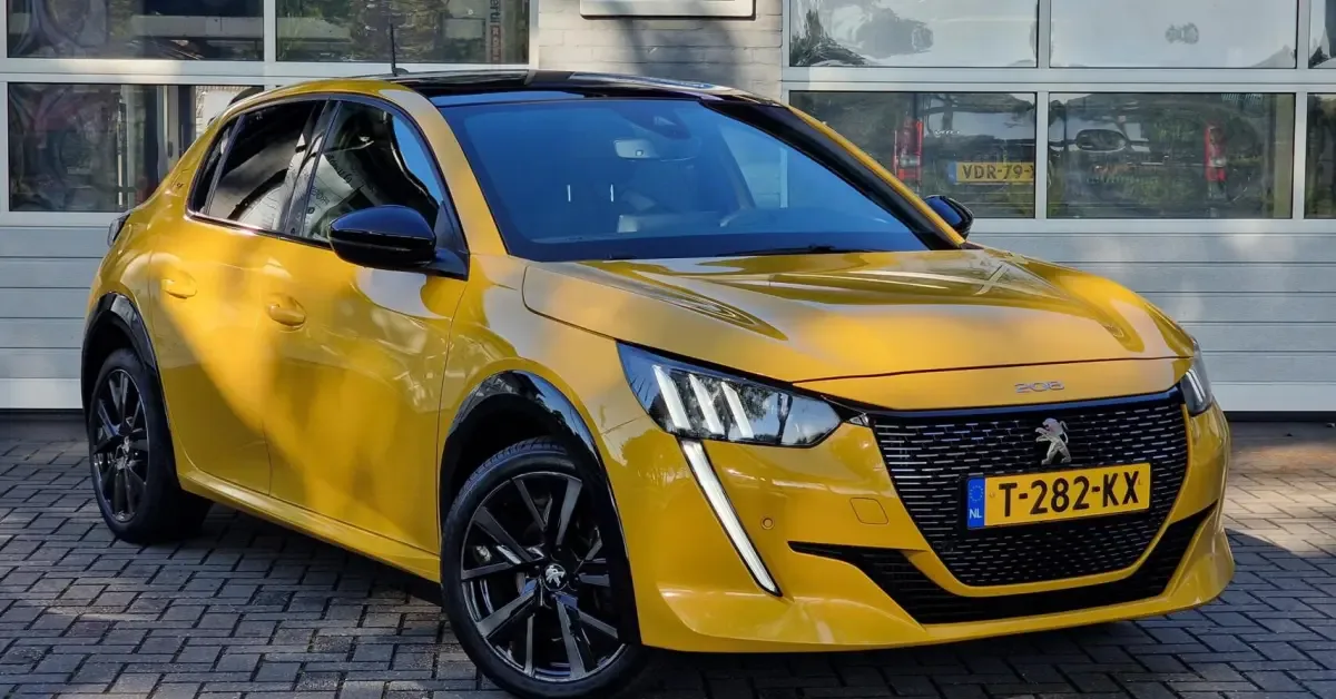 Peugeot 208 (2023) — foto 1