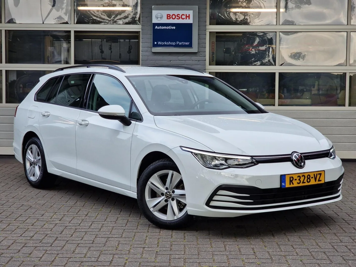 Volkswagen Golf (2022) — foto 1