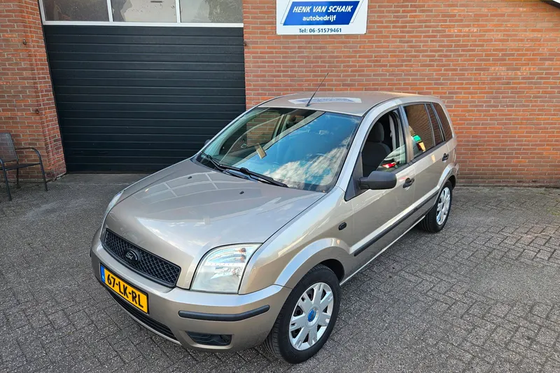 Ford Fusion (2003)