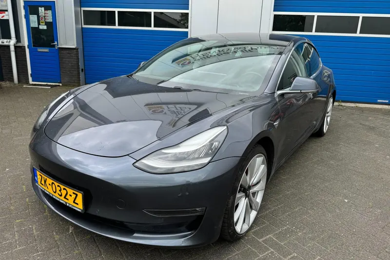 Tesla Model 3 (2019)