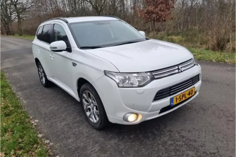 Mitsubishi Outlander (2013)