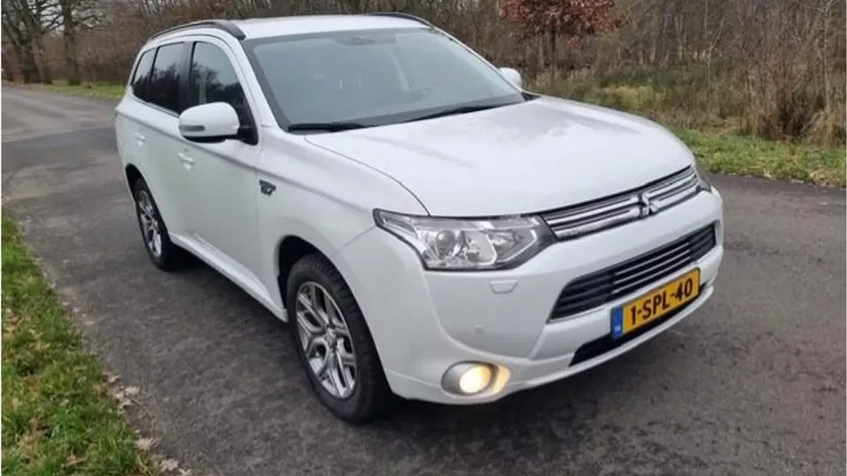 Mitsubishi Outlander (2013) — foto 1