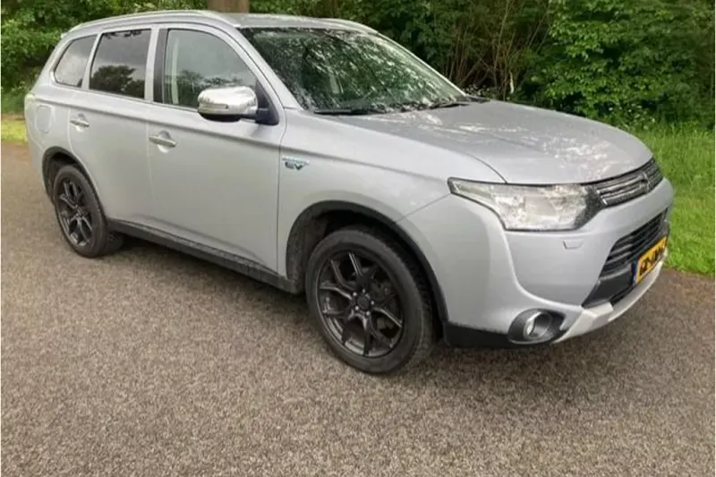 Mitsubishi Outlander (2015)