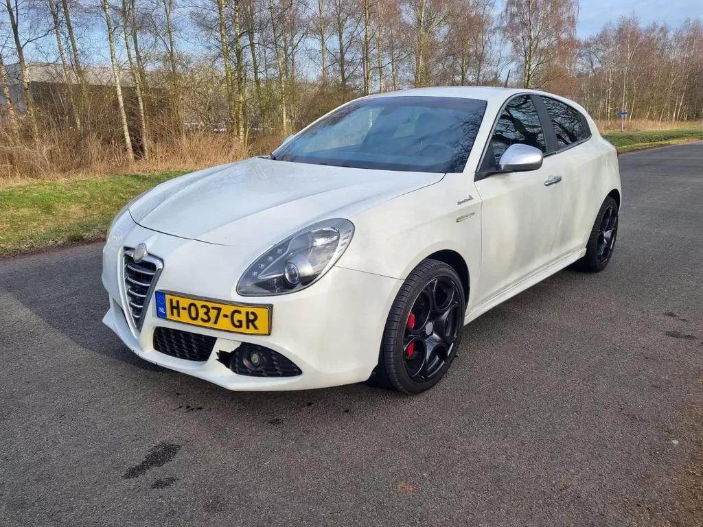 Alfa Romeo Giulietta (2013) — foto 1