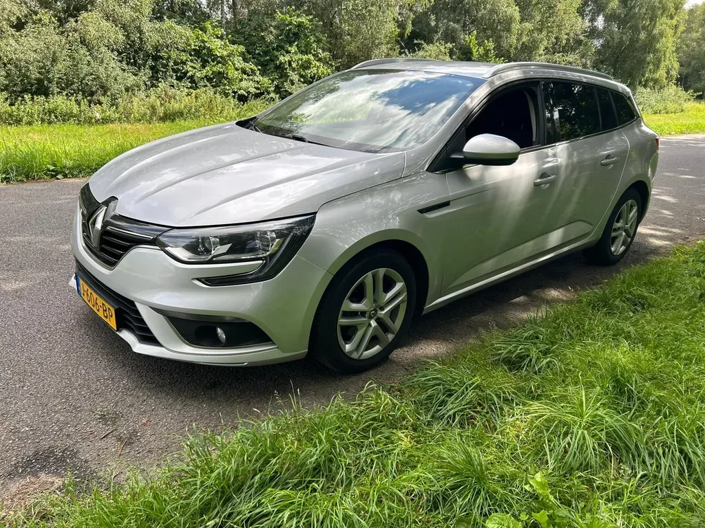 Renault Mégane (2016) — foto 1