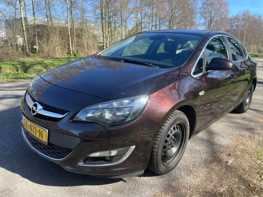 Opel Astra (2014) — foto 1