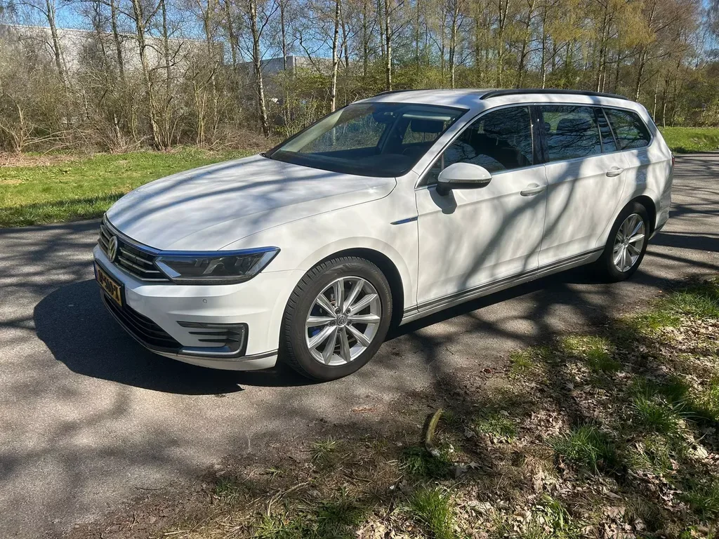 Volkswagen Passat (2016) — foto 1