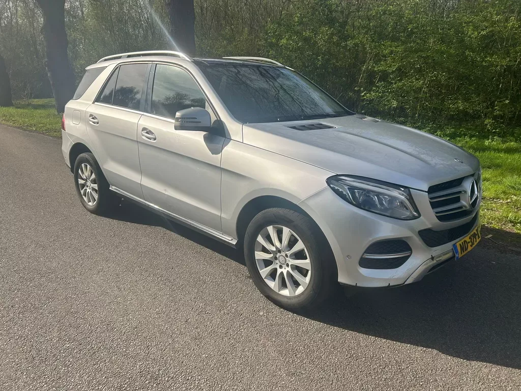 Mercedes-Benz GLE (2015) — foto 1